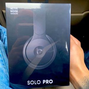 Beats solo pro wireless